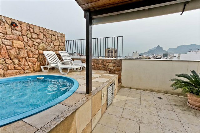 lux apt with private pool